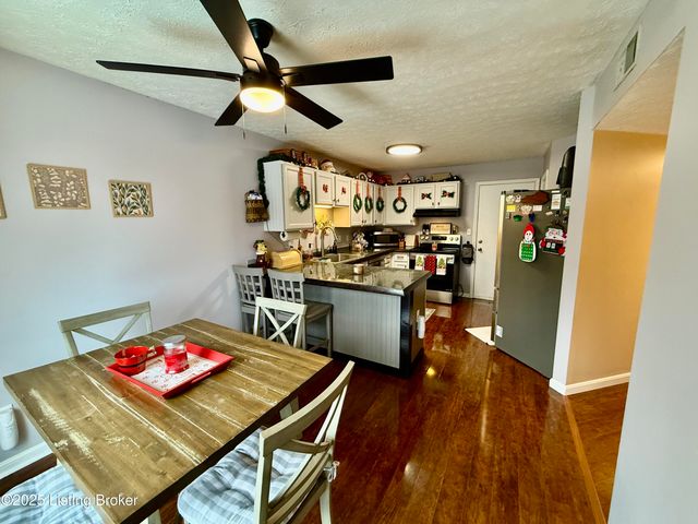 4205 Mimosa View Dr, Louisville, KY 40299