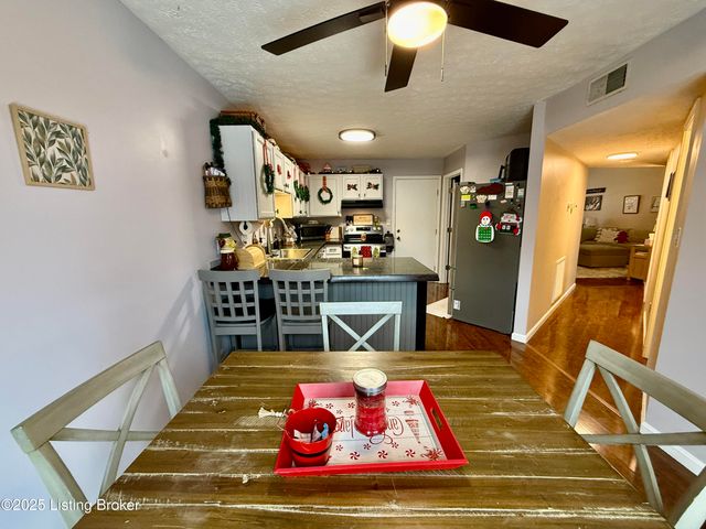 4205 Mimosa View Dr, Louisville, KY 40299