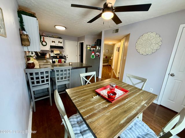 4205 Mimosa View Dr, Louisville, KY 40299