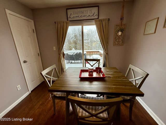 4205 Mimosa View Dr, Louisville, KY 40299