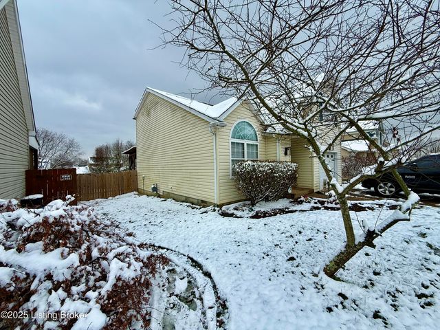 4205 Mimosa View Dr, Louisville, KY 40299