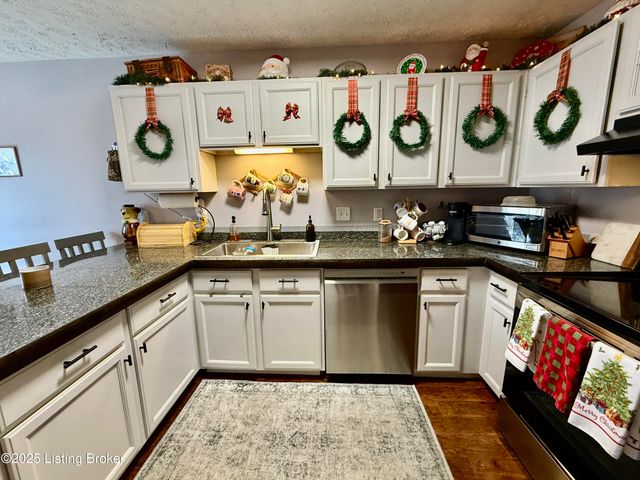 4205 Mimosa View Dr, Louisville, KY 40299