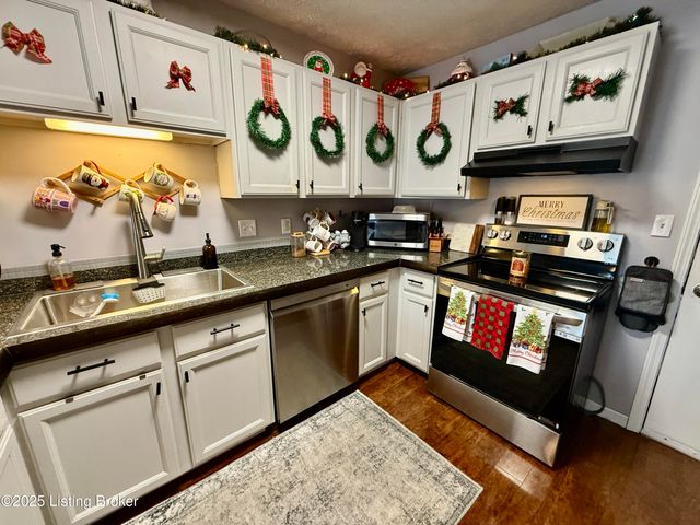 4205 Mimosa View Dr, Louisville, KY 40299