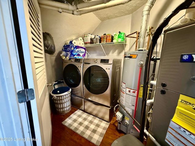 4205 Mimosa View Dr, Louisville, KY 40299