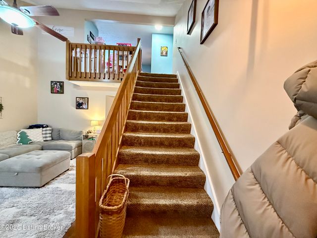 4205 Mimosa View Dr, Louisville, KY 40299