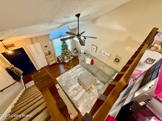 4205 Mimosa View Dr, Louisville, KY 40299