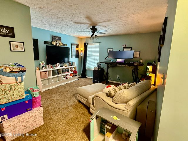 4205 Mimosa View Dr, Louisville, KY 40299