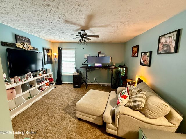 4205 Mimosa View Dr, Louisville, KY 40299