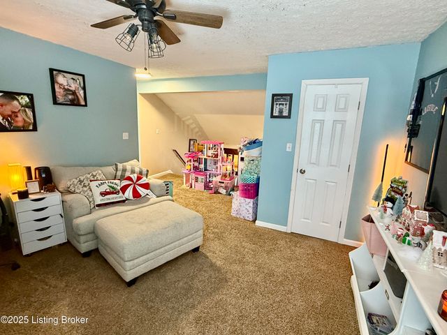 4205 Mimosa View Dr, Louisville, KY 40299