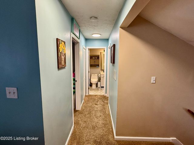 4205 Mimosa View Dr, Louisville, KY 40299