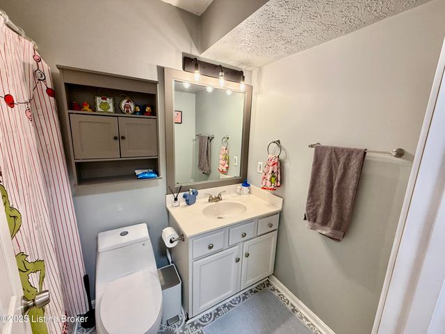 4205 Mimosa View Dr, Louisville, KY 40299