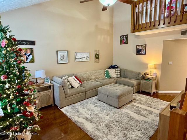 4205 Mimosa View Dr, Louisville, KY 40299