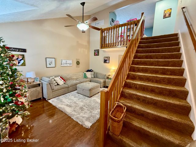 4205 Mimosa View Dr, Louisville, KY 40299