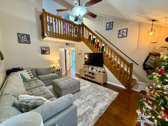 4205 Mimosa View Dr, Louisville, KY 40299