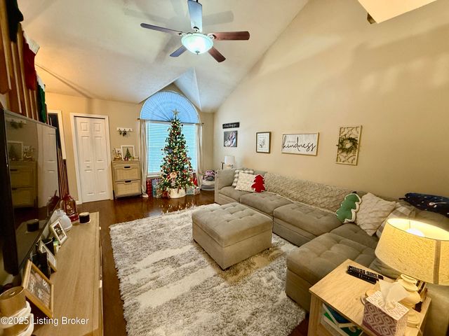 4205 Mimosa View Dr, Louisville, KY 40299