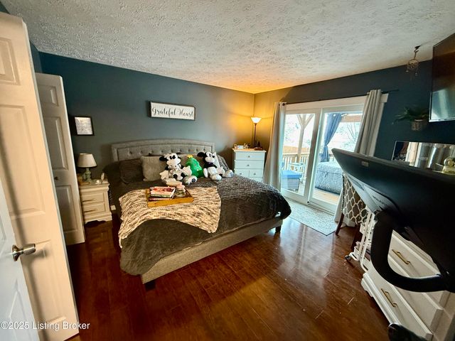 4205 Mimosa View Dr, Louisville, KY 40299