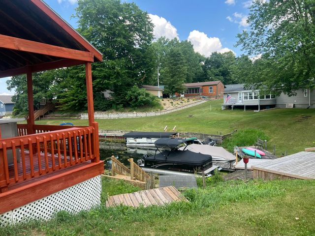 6915 Rowley Drive, Osseo, MI 49266