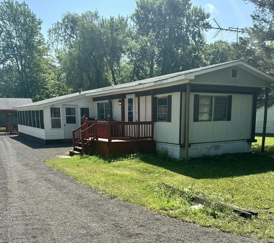 6915 Rowley Drive, Osseo, MI 49266