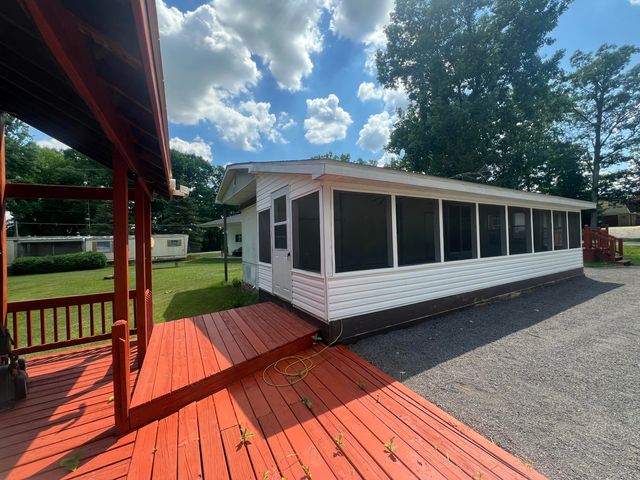 6915 Rowley Drive, Osseo, MI 49266