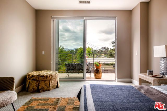 1882 Lucretia Avenue, Los Angeles, CA 90026