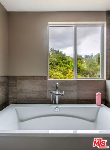 1882 Lucretia Avenue, Los Angeles, CA 90026