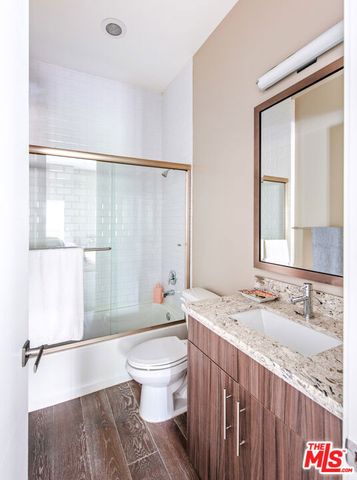 1882 Lucretia Avenue, Los Angeles, CA 90026