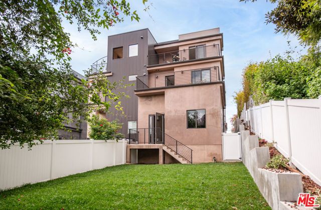 1882 Lucretia Avenue, Los Angeles, CA 90026