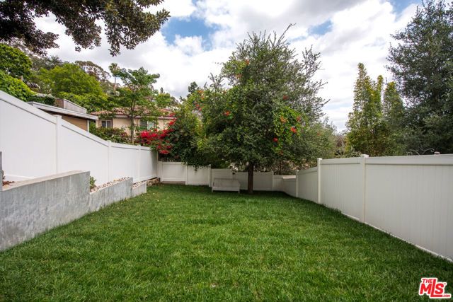 1882 Lucretia Avenue, Los Angeles, CA 90026