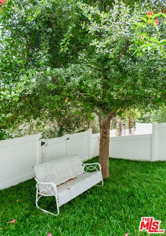 1882 Lucretia Avenue, Los Angeles, CA 90026