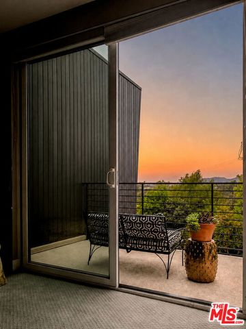 1882 Lucretia Avenue, Los Angeles, CA 90026