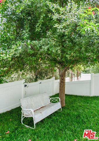 1882 Lucretia Avenue, Los Angeles, CA 90026