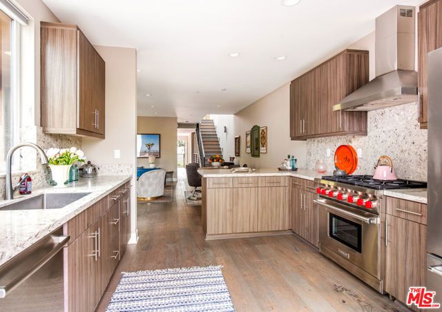 1882 Lucretia Avenue, Los Angeles, CA 90026