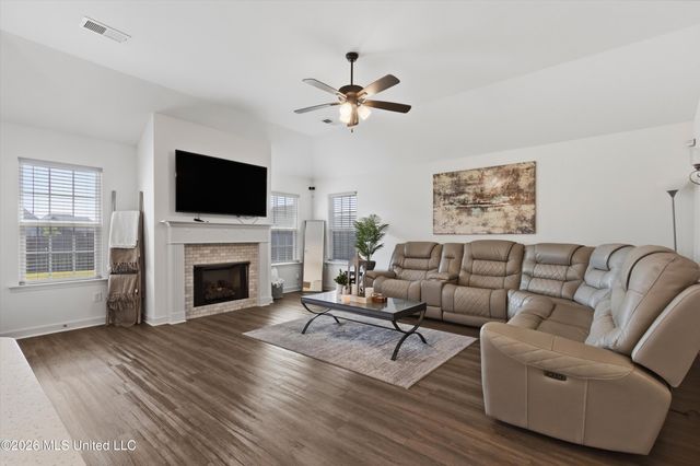 8642 Hayes Drive, Southaven, MS 38672