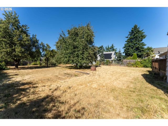 10831 Ne KNOTT St, Portland, OR 97220