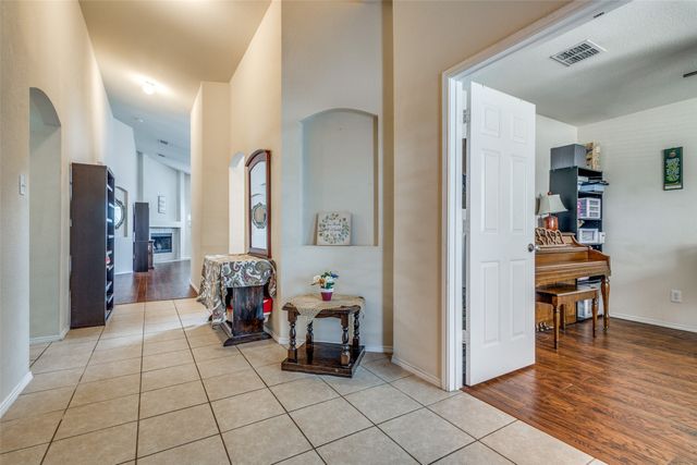 6025 Goldenrod Drive, Denton, TX 76208