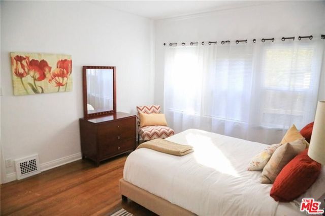 601 S Sweetzer Avenue B, Los Alamitos, CA 90048