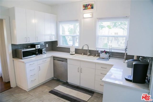 601 S Sweetzer Avenue B, Los Alamitos, CA 90048