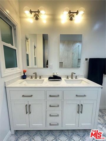 601 S Sweetzer Avenue B, Los Alamitos, CA 90048