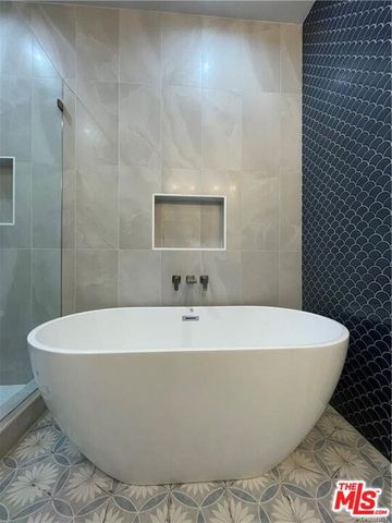 601 S Sweetzer Avenue B, Los Alamitos, CA 90048