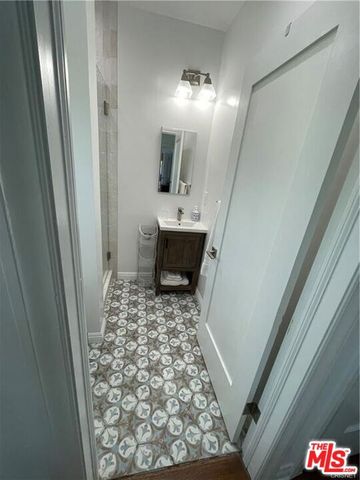 601 S Sweetzer Avenue B, Los Alamitos, CA 90048