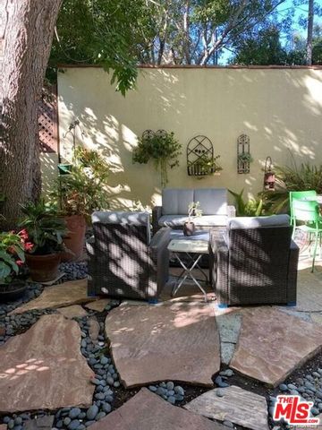 601 S Sweetzer Avenue B, Los Alamitos, CA 90048