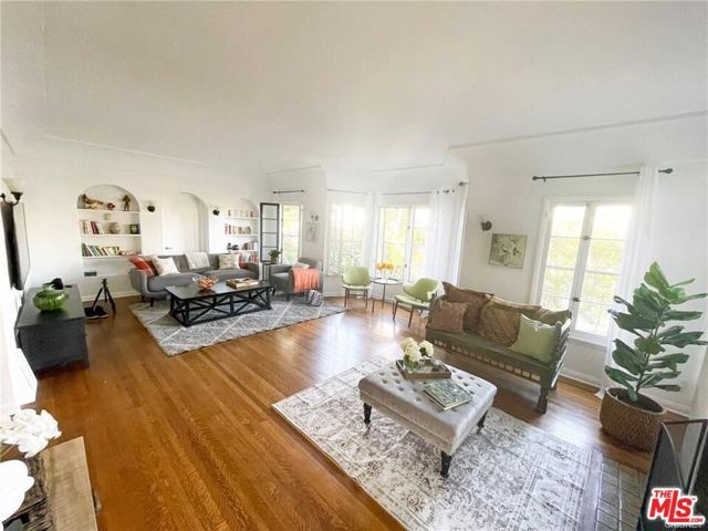 601 S Sweetzer Avenue B, Los Alamitos, CA 90048