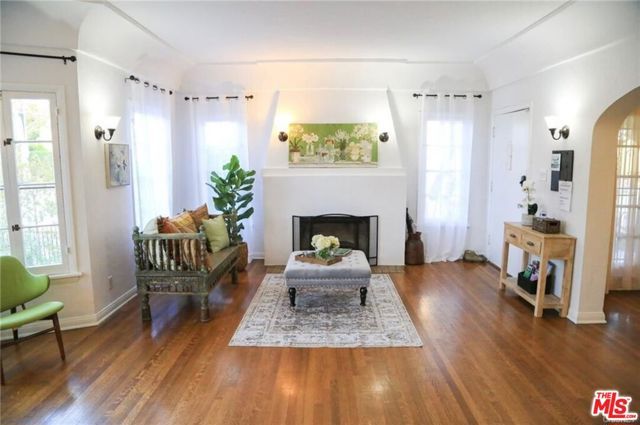 601 S Sweetzer Avenue B, Los Alamitos, CA 90048