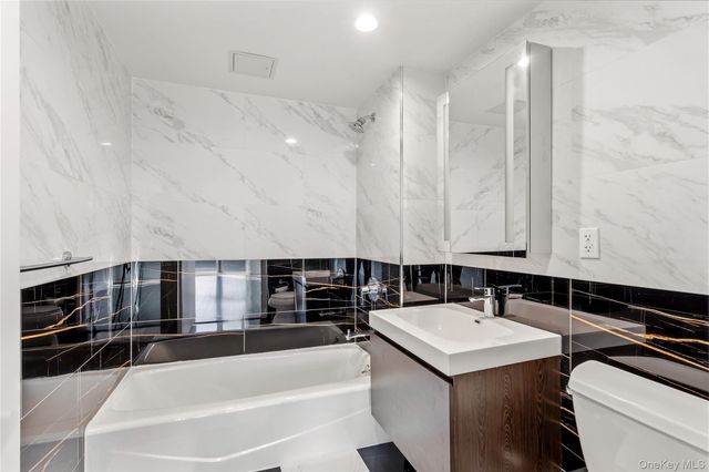 97-45 63rd Drive 6G, Rego Park, NY 11374