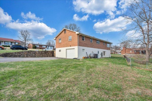 2966 Neil DR, Roanoke, VA 24019