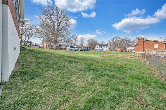 2966 Neil DR, Roanoke, VA 24019