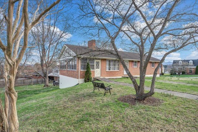 2966 Neil DR, Roanoke, VA 24019