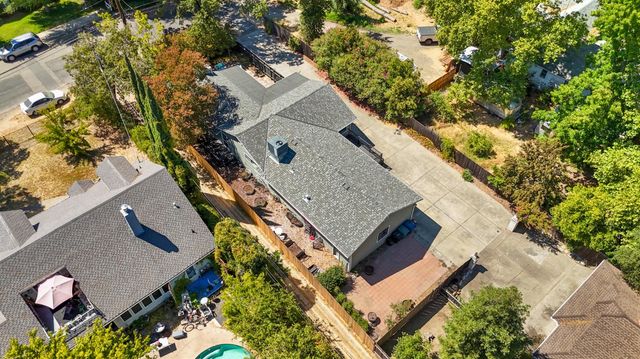 2122 Gunn Rd, Carmichael, CA 95608