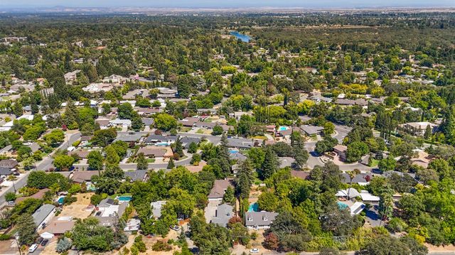 2122 Gunn Rd, Carmichael, CA 95608