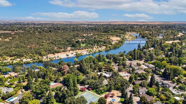 2122 Gunn Rd, Carmichael, CA 95608